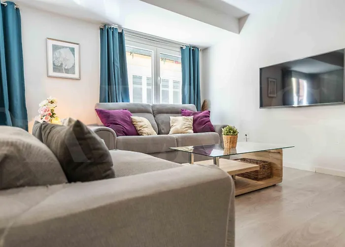 Cosy Flat With Private Balcony - Historic Center By Rems